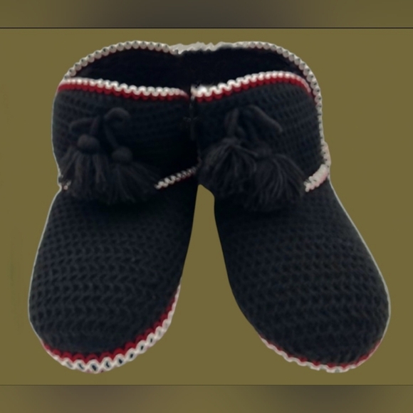 COZY WOMEN'S BLACK KNIT MUK LUKS A LA MODE BOOTIE SLIPPERS SZ. U.S. L 9/10 - Picture 1 of 8